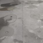 Furo técnico para passagem de tubulação hidráulica, com acabamento profissional e sem vibração.