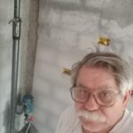 Perfuração em concreto armado para passagem de tubulações elétricas e hidráulicas.