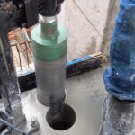 Perfuração profissional em laje de concreto com precisão e sem rachaduras.